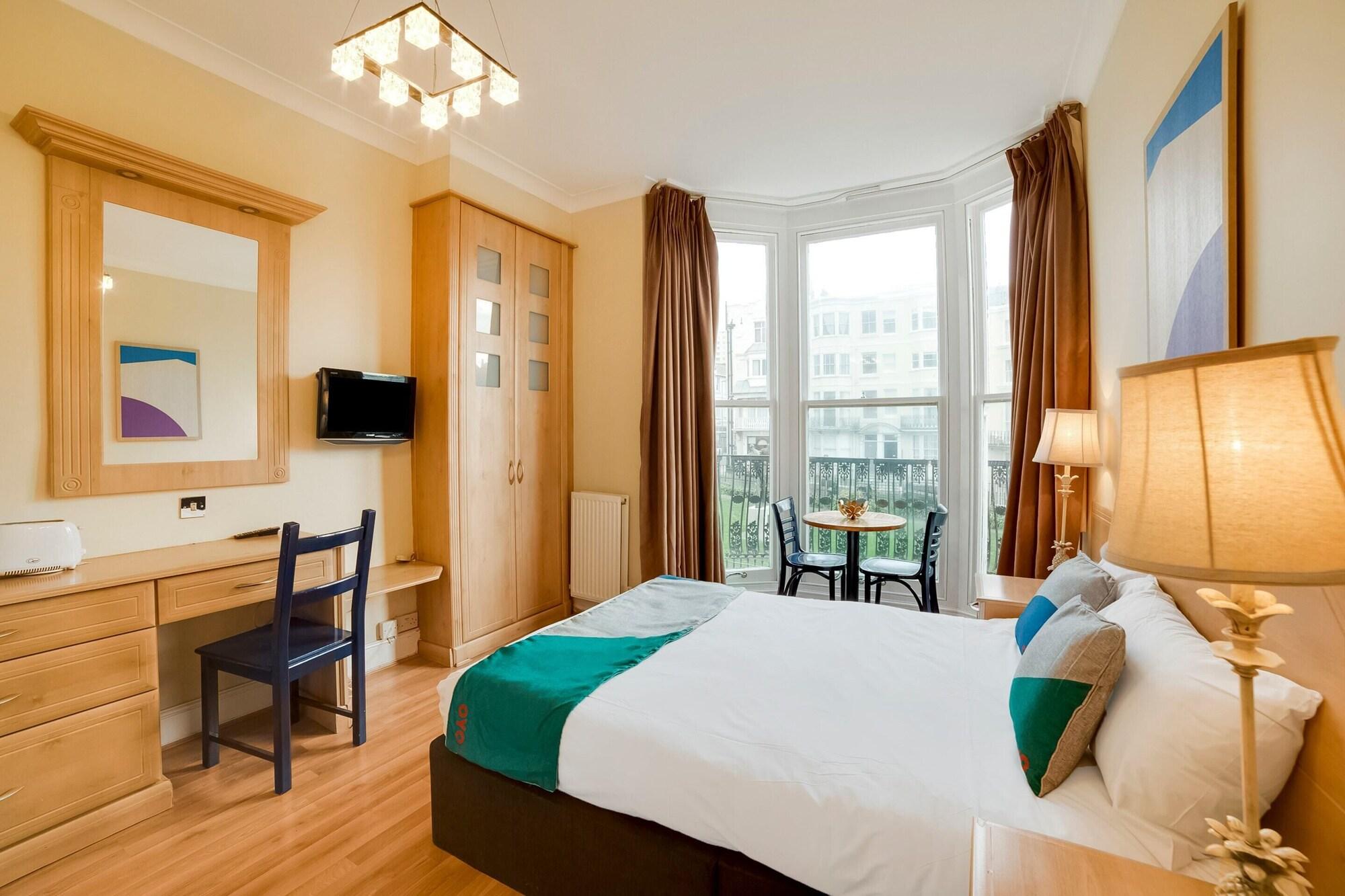 Hotel The Gullivers 3*