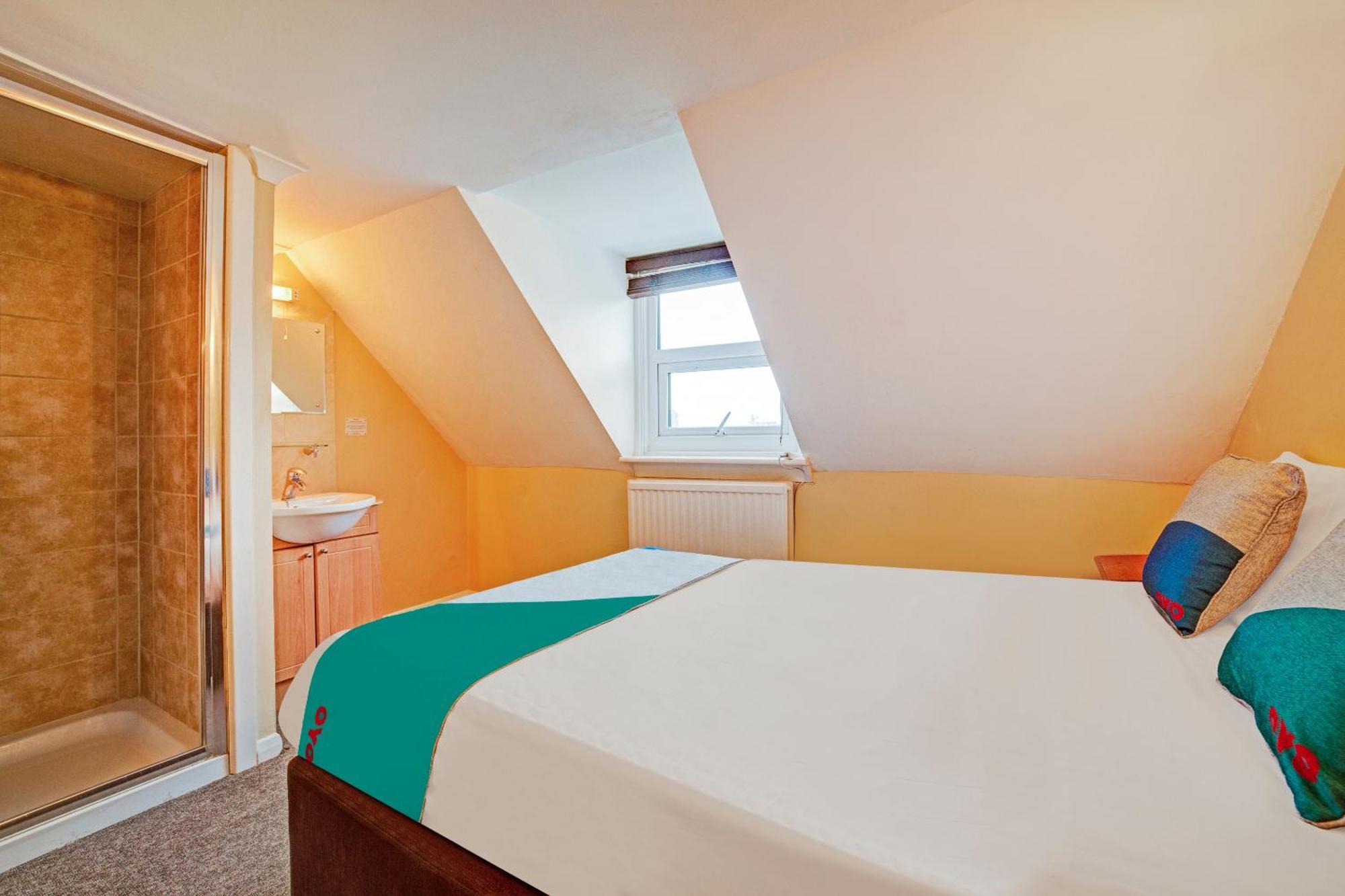 The Gullivers Hotel